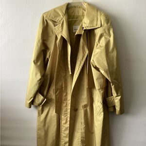 Laura Winston Elegant Beige Trench Coat